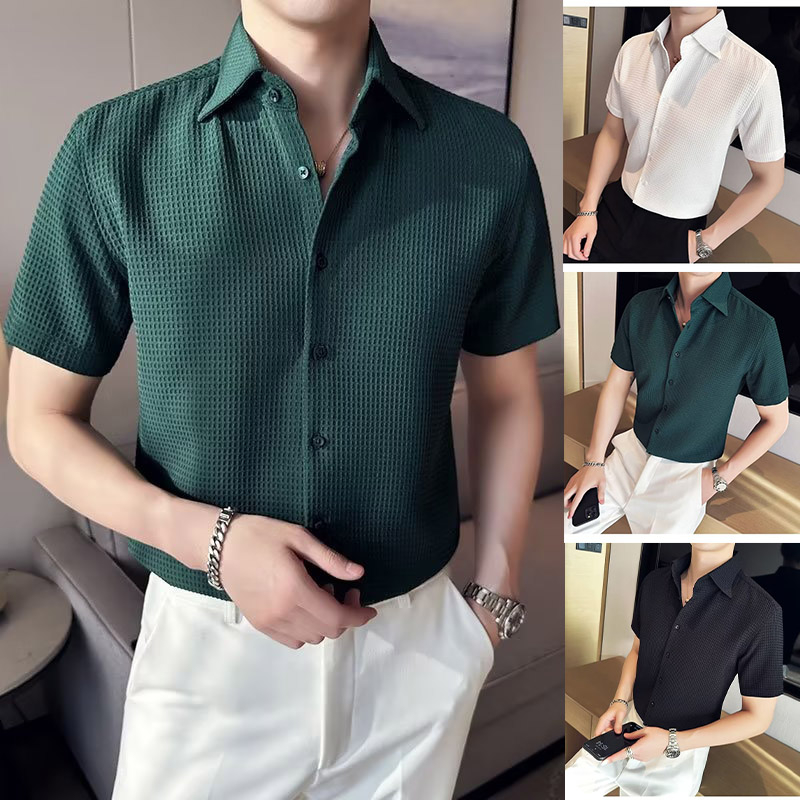 【4 สี M-3XL】เสื้อเชิ้ตผู้ชายแขนสั้น พิมพ์ลายวาฟเฟิล เสื้อเชิ้ตเกาหลี สีธรรมดา ผ้านิ่มใส่สบาย เสื้อเชิ้ตคอปกเเขนสั้น แฟชั่นฤดูร้อน