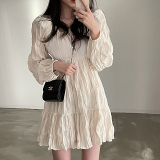 French retro pleated square neck long sleeved dress for women with a slim waist and short skirt