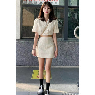 Short stature fried street milk style wear with a small fragrant short top design feeling skirt set