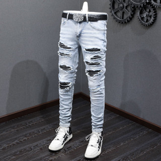 Amiri แฟชั่นใหม่ผู้ชายกางเกงยีนส์สีฟ้าอ่อนคิดถึงจีบ Patch พรุน Street Trend Hip Hop Elastic Slim Fit กางเกงยีนส์คุณภาพสูง