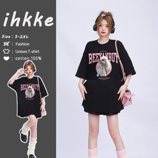 【ihkke】พร้อมส่ง🚀Cotton100%เสื้อยืด เสื้อยืดแขนสั้น เปิดไหล่ สีดํา สไตล์วินเทจ อเมริกัน แฟชั่นฤดูร้อน เสื้อ oversize