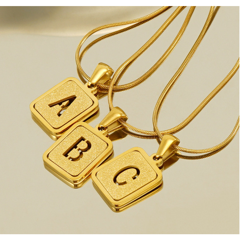 Ht สร้อยคอโซ่เหล็กไทเทเนียม ทอง 18K จี้รูปกระดูกงู ตัวอักษรภาษาอังกฤษ ไม่จางหาย สไตล์ยุโรป อเมริกัน แฟชั่นสําหรับผู้หญิง
