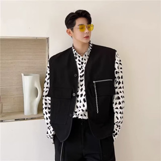 เสื้อคาร์ดิแกนแขนกุด แต่งกระเป๋า แต่งสายโซ่โลหะ เข้ากับทุกการแต่งกาย สไตล์เกาหลี สําหรับผู้ชาย