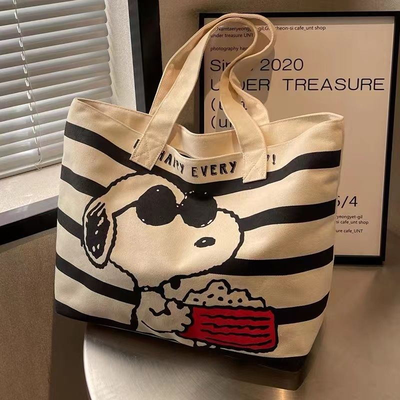 [พร้อมส่ง] กระเป๋าสะพายไหล่ ผ้าแคนวาส ลายการ์ตูน Snoopy น่ารัก สไตล์ใหม่ สําหรับนักเรียน 2023