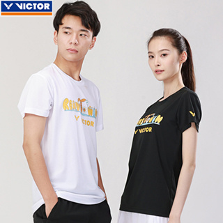 ใหม่ Victor เสื้อแบดมินตัน แขนสั้น แห้งเร็ว ผู้ชายและผู้หญิง กลางแจ้ง วิ่ง บาสเก็ตบอล เสื้อกีฬา เสื้อวัฒนธรรมการ์ตูน