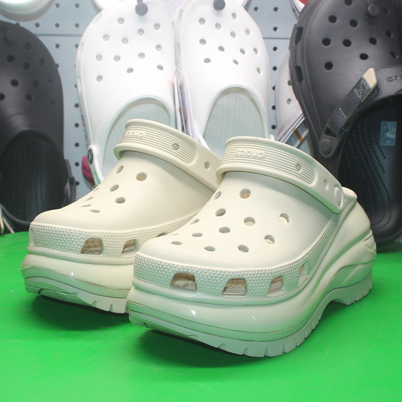 Crocs ของแท้ 100% รองเท้าแตะ ส้นสูง สําหรับผู้หญิง 207988