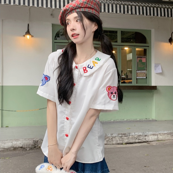 Rommers เสื้อเชิ้ตแขนสั้น คอตุ๊กตา ปักลายหมีน่ารัก สีขาว สไตล์วินเทจ ราคา ถูกที่สุด ดีลบีเคเค