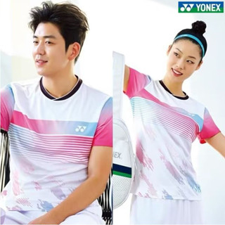 ใหม่ Yonex เสื้อแบดมินตัน แขนสั้น ลายทาง สีชมพู แห้งเร็ว สไตล์เกาหลี เหมาะกับฤดูใบไม้ผลิ และฤดูร้อน สําหรับเด็กผู้ชาย และผู้หญิง 2023