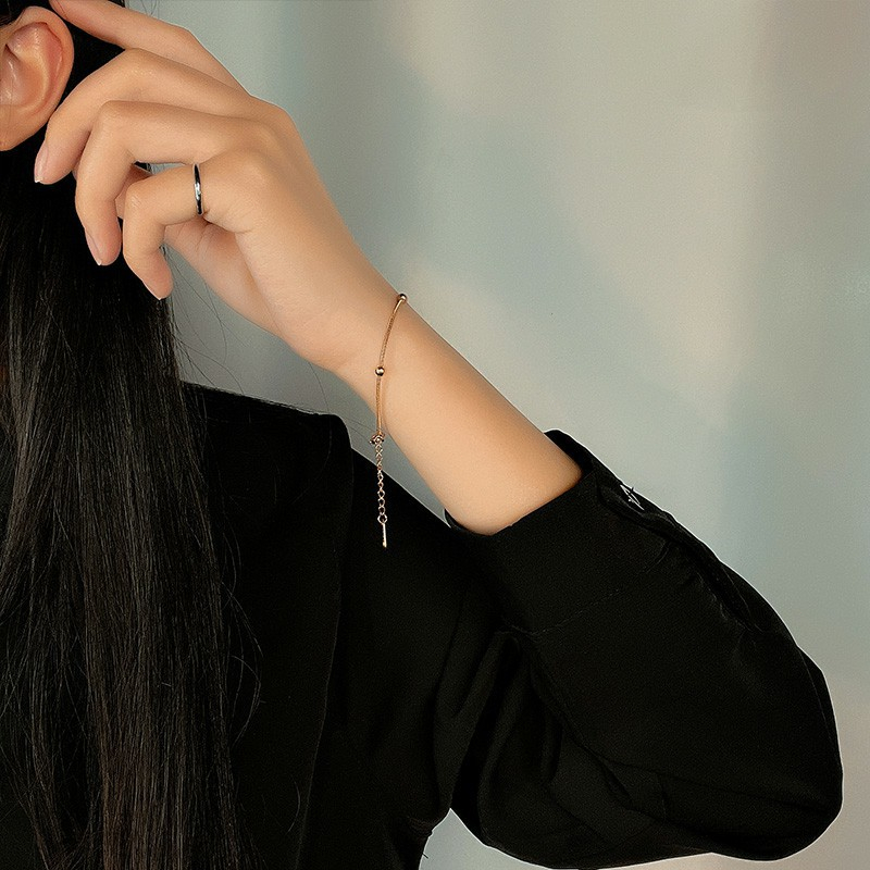 Ht สร้อยข้อเท้าโซ่ สเตนเลส ไทเทเนียม ลูกปัดกลม ไม่ซีดจาง เรียบง่าย เข้ากับทุกชุด สําหรับผู้หญิง - รูปที่ 3