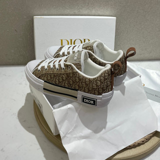 Dior รองเท้าผ้าใบลําลอง ข้อสั้น ข้อสั้น ปักลายโลโก้ดอกไม้ สีขาวเข้ม เหมาะกับการเล่นกีฬา แฟชั่นคู่รัก 2023