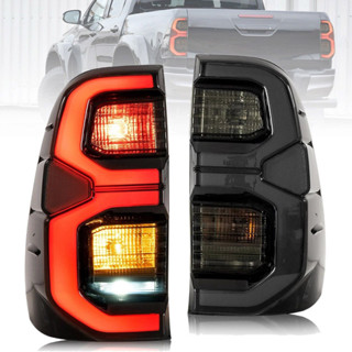 Revoไฟท้าย Revo Taillight สีดำ ไฟท้ายคู่ LEDไฟท้ายแต่ง ไฟท้ายคู่ ซ้าย+ขวา for Toyota Revo LED ปี 2015-2022สามารถนำไปใส่รุ่นธรรมดาได้ รวมชุดสายไฟ และหลอดไฟ