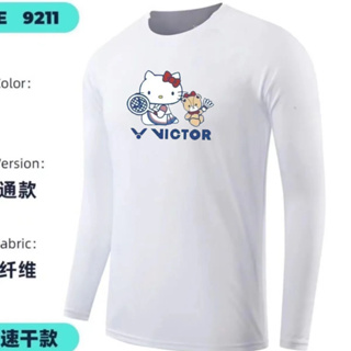 เสื้อกีฬาแขนยาว ระบายอากาศได้ดี ลาย Hello Kitty Co branded Badminton Jersey Victor แบบแห้งเร็ว แฟชั่นฤดูใบไม้ร่วง สําหรับผู้ชาย และผู้หญิง 2023