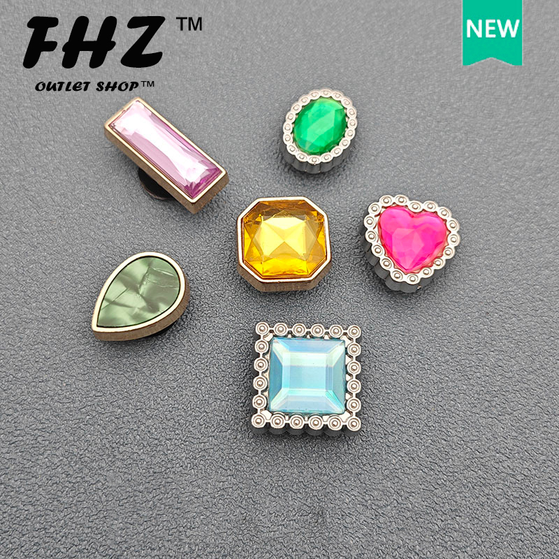 jibbitz Crocs Charm Gemstones สร้างสรรค์ จับคู่รูรองเท้า สําหรับผู้หญิงและผู้ชาย Diy Crocs Jbbitz