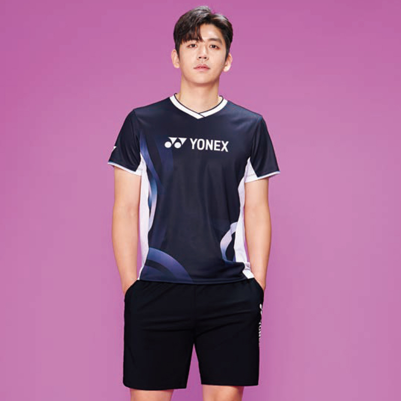 โยเน็กซ์ เสื้อแบดมินตันเสื้อเทนนิสผู้ชายและผู้หญิงเหงื่อระบายอากาศแขนสั้น 2025 ฤดูร้อนใหม่กีฬาสันทนาการกลางแจ้ง สูงสุด