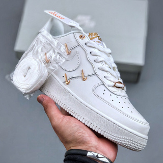 Air Force 1 Low 07 รองเท้าผ้าใบ ลําลอง สีขาว สีทอง ขนาดเล็ก FV3654-111