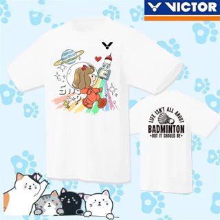 Victor 2023 ใหม่ เสื้อกีฬาแบดมินตัน แขนสั้น แห้งเร็ว ลาย "Snoopy" สไตล์เกาหลี สําหรับผู้ชาย และผู้หญิง