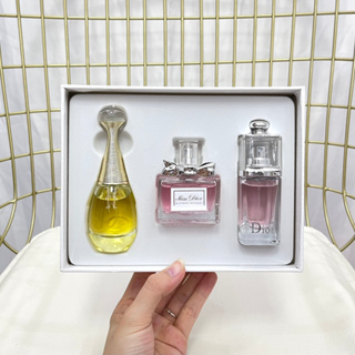 (30ml * 3) Dior perfume three piece watch Dior Q ชุดกล่องน้ําหอม รูปหัวใจ สีทอง ขนาด 30 มล. * 3