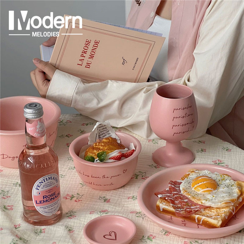 Modern Melodies ชุดจานชามภาษาอังกฤษ หัวใจสาวบนโต๊ะอาหารภาษาอังกฤษสีชมพูจานชามมูลค่าสูงชุดจานชุดจัดเลี้ยงที่บ้าน