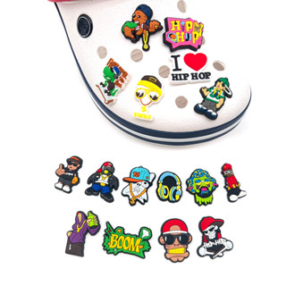 Hip HOP ชุด Crocs Jibbitz Charms รองเท้าแตะ จี้ปุ่ม ของแท้ รองเท้าอุดตัน หมุด ของขวัญ สําหรับผู้ชาย