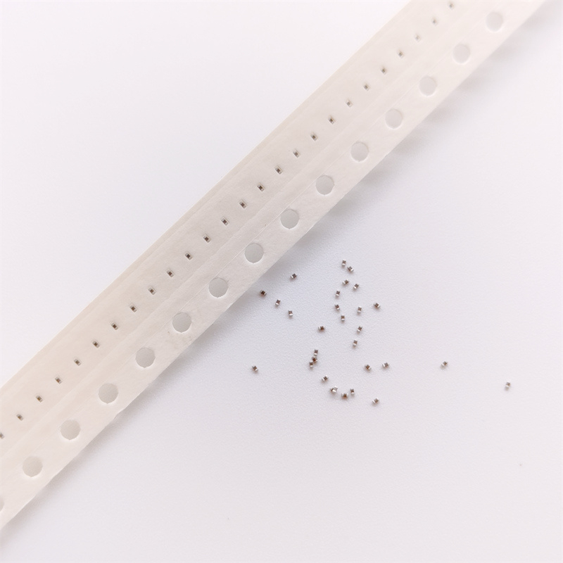 ชิปตัวเก็บประจุเซรามิก SMD หลายชั้น 0201 1UF 6.3V 10V 105M 10% 2.2UF 10NF 100NF 500 ชิ้นต่อล็อต