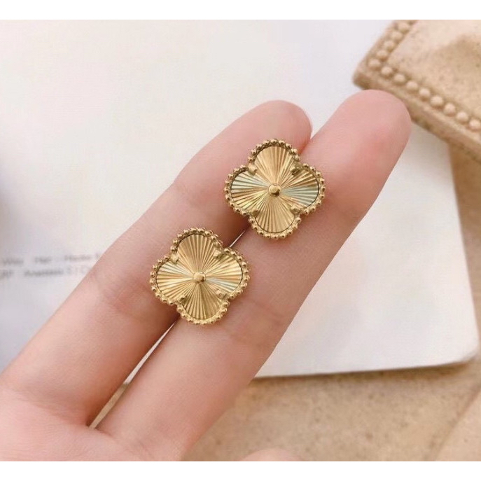 คลาสสิก ลายนูน สี่ใบโคลเวอร์ ไทเทเนียม เหล็ก สร้อยคอ สร้อยข้อมือ ไม่จางหาย แพ้ง่าย ไหปลาร้า