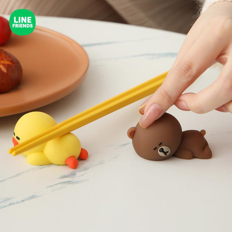 Line FRIENDS การ์ตูน ซิลิโคน ที่วางตะเกียบ ในครัวเรือน ที่ไม่ซ้ํากัน ซิลิโคน ตะเกียบ ที่พัก รับประทานอาหาร เครื่องประดับขนาดเล็ก