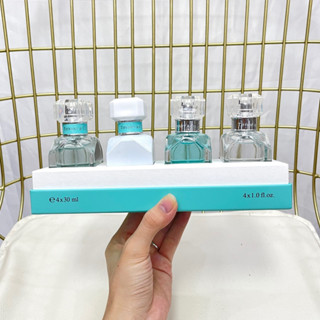 (30ml * 4) Tiffany perfume sample set of four Tiffany ชุดกล่องน้ําหอม ประดับเพชร หรูหรา 30 มล. * 4 ชิ้น 4 ชิ้น