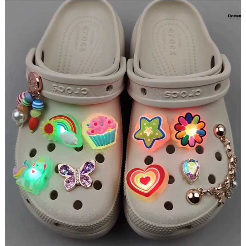 ตัวติดรองเท้า crocs แบบโลหะ รูปกระต่าย มีไฟแฟลช LED เครื่องประดับ สําหรับตกแต่ง