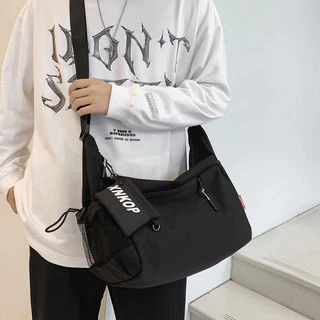 【จัดส่งจากประเทศไทย】🌼พร้อมส่ง🌼กระเป๋าสะพายไหล่ สะพายข้างลําลอง จุของได้เยอะ สีพื้น สไตล์ญี่ปุ่น แฟชั่นสําหรับผู้ชาย นักเรียน การเดินทาง โรงยิม
