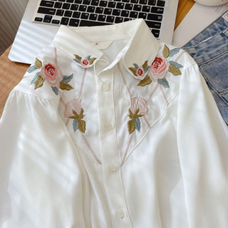 เสื้อเชิ้ตแขนยาว ปักลายดอกไม้ สีขาว สไตล์เรโทร สําหรับผู้หญิง ไซซ์ S-XL