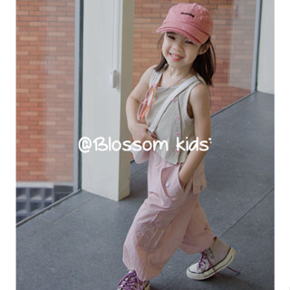 Blossom Kids Childrens Suit เสื้อผ้าเด็ก ชุดเด็กผู้หญิง เสื้อกั๊กสาวใหม่ฤดูร้อนปี 2023 ชุดเอี๊ยม เสื้อผ้าแฟชั่นของสาวฝรั่ง