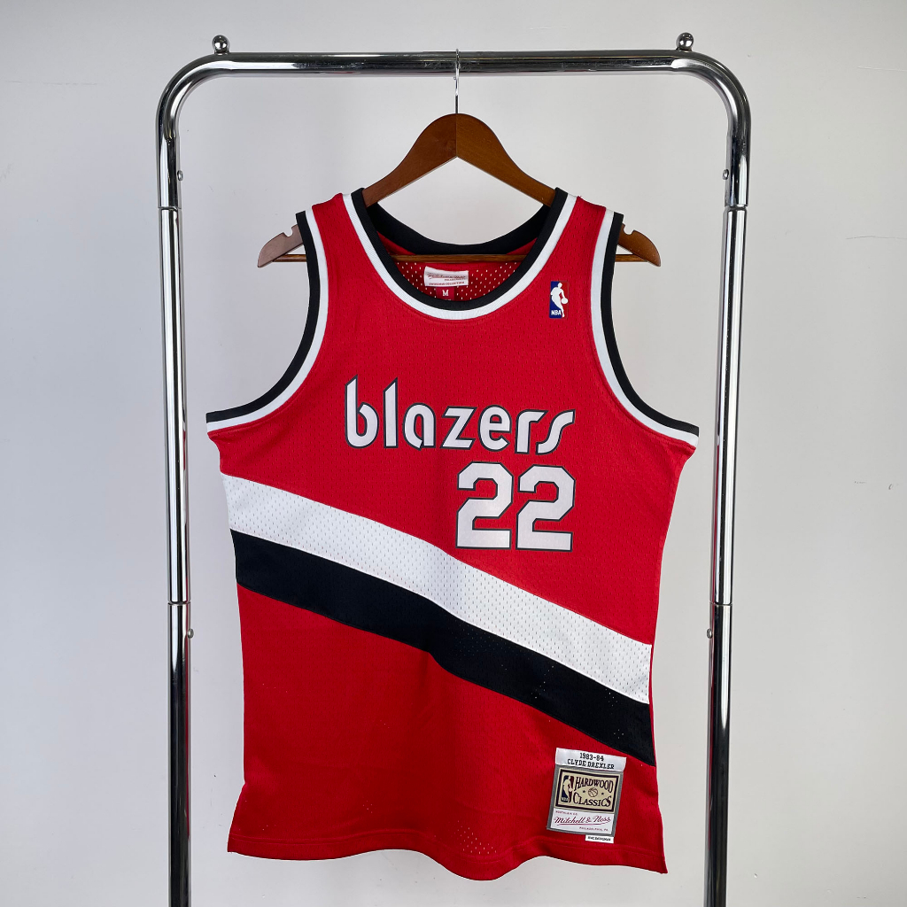 Hot Press JERSEY Mens Portland Trail Blazers Clyde Drexler 1983-84 Mitchell Ness ไม้เนื้อแข็ง Classi