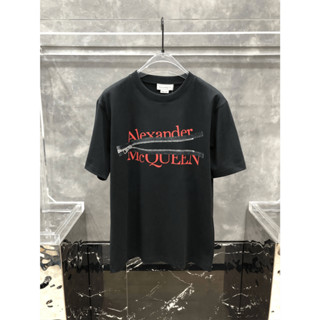 Alexander MCQUEEN เสื้อแขนสั้น พิมพ์ลายโลโก้กราฟฟิค มีซิป สําหรับผู้ชาย และผู้หญิง