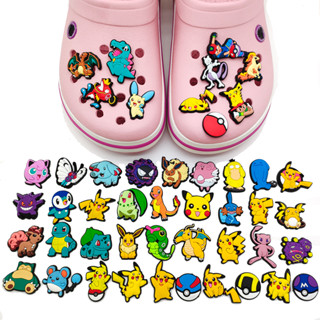 ชุดจี้พวงกุญแจ รูป Pokemon Pikachu Crocs Jibbitz แบบดั้งเดิม เหมาะกับให้เป็นของขวัญ สําหรับเด็ก