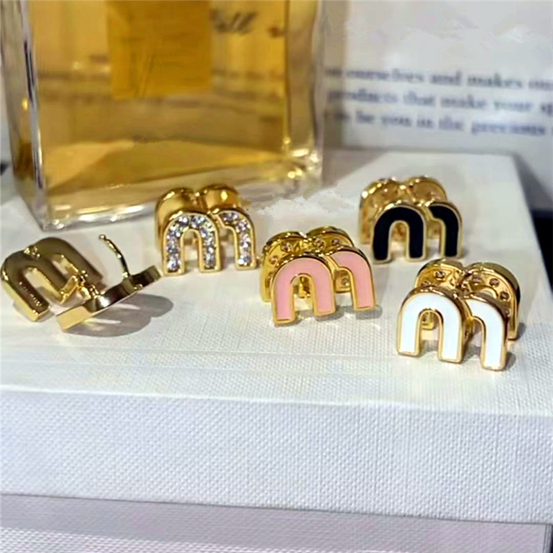 ใหม่ ต่างหูสตั๊ด สองด้าน ลายตัวอักษรน่ารัก หรูหรา เรียบง่าย แฟชั่นสําหรับผู้หญิง 2023