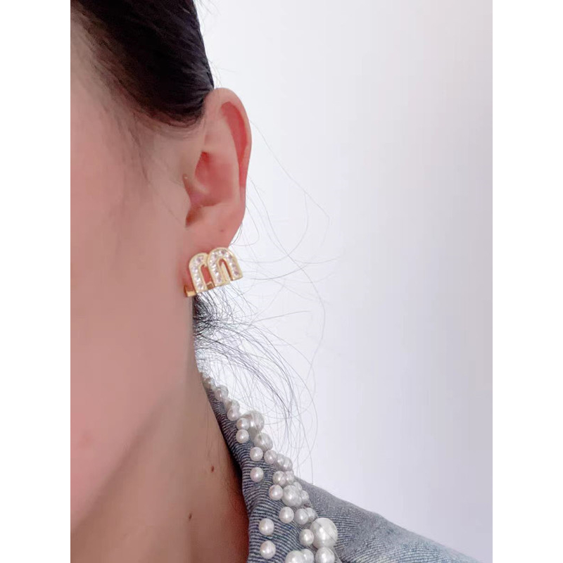 ใหม่ ต่างหูสตั๊ด สองด้าน ลายตัวอักษรน่ารัก หรูหรา เรียบง่าย แฟชั่นสําหรับผู้หญิง 2023