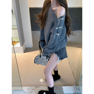 Lazy and unique design, loose and casual off shoulder long sleeved pullover sweater