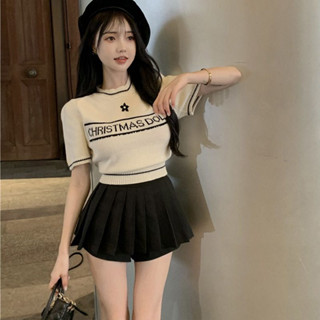 【สินค้าพร้อมส่ง】ชุดเสื้อครอปกันหนาว และกระโปรงสั้น เอวสูง แต่งจับจีบ สองชิ้น แฟชั่นสําหรับผู้หญิง