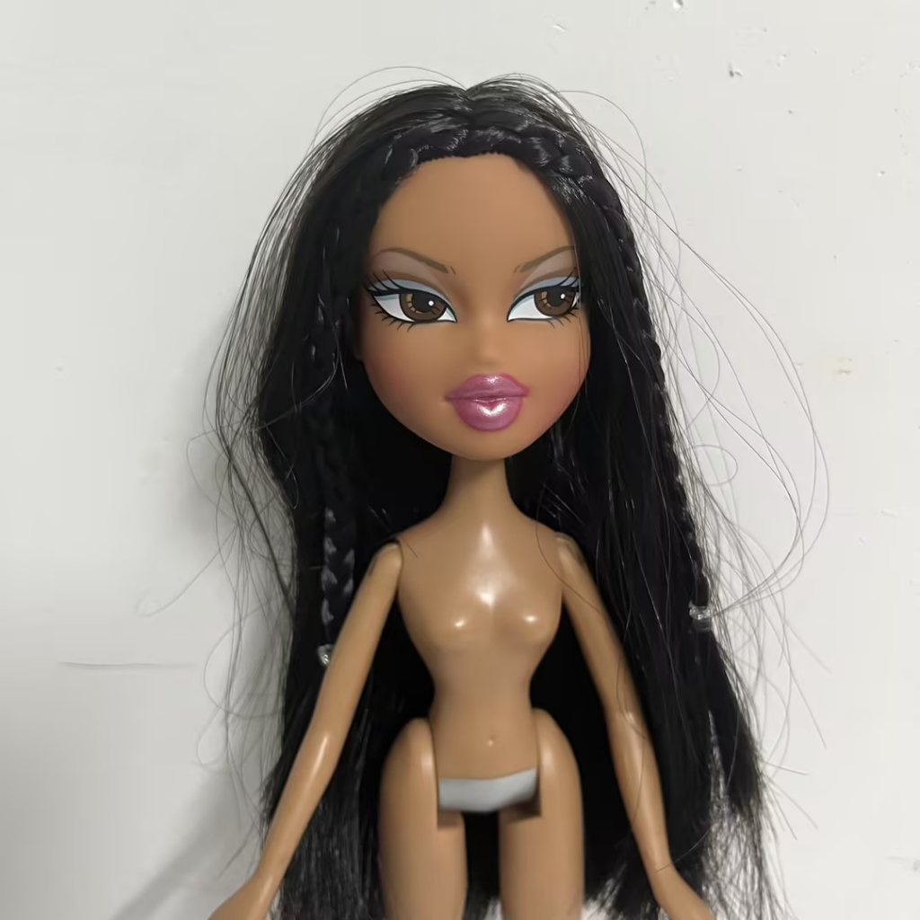Bratz Batz ตุ๊กตาบาร์บี้ สไตล์ใหม่ ผ้ายีน ดีไซน์เนอร์ บ้านตุ๊กตาหยก บ้านตุ๊กตาบาร์บี้ ของเล่น ตุ๊กตาเด็กผู้หญิง