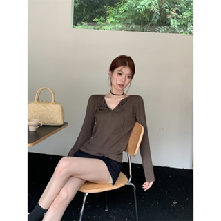 Korean version design feels niche, unique and sexy V-neck hanging neck slimming long sleeved knit shirt