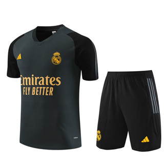 เสื้อกีฬาแขนสั้น ลายทีมฟุตบอล Real Madrid และกางเกงขาสั้น ฤดูกาล 2023-24