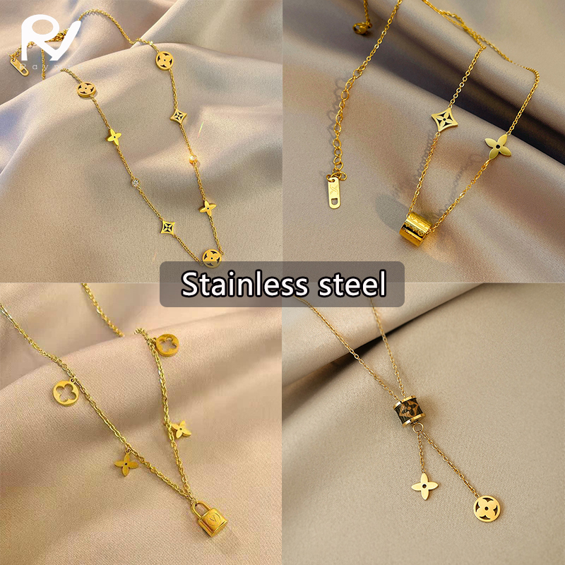 Raymrs สร้อยคอสเตนเลส 18k จี้ใบโคลเวอร์สี่แฉก ประดับพู่ ปรับได้ กันน้ํา สีทอง สําหรับผู้หญิง