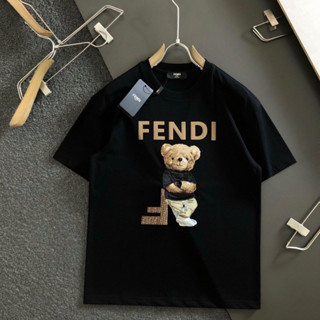 23 ใหม่ เสื้อยืดแขนสั้น พิมพ์ลายการ์ตูนหมี Fendi หลากสีสัน