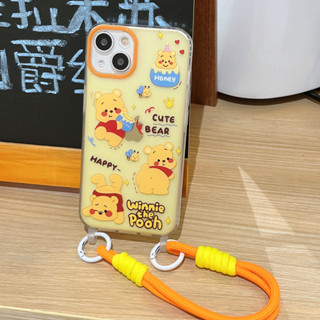 เคสโทรศัพท์มือถือ ลายการ์ตูนดิสนีย์หมีพูห์น่ารัก พร้อมสายคล้องมือ สีเหลือง สําหรับ iPhone 15 Pro max 14Pro max case 15 Pro 13Pro max 12Pro max 14Pro 13Pro 12Pro 11 12 13 14 15 ultra เคสแข็ง pc แข็งแรง