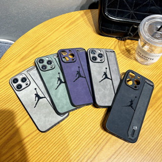 เคสโทรศัพท์มือถือ ลาย Jordan พร้อมสายคล้องข้อมือ หรูหรา สําหรับ เคส iPhone 15 plus 15 pro max 14 pro max 13 pro max case