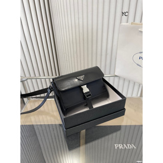 สินค้าใหม่ของ Prada เป็นสินค้าลําลองและหลากหลายทันสมัยและทันสมัย ขายดี กระเป๋าใส่โทรศัพท์มือถือ สําหรับผู้ชายและผู้หญิง