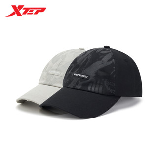 Xtep หมวกเบสบอล ระบายอากาศ ลายกราฟฟิติ สีขาว และสีเทา เข้ากับทุกการแต่งกาย