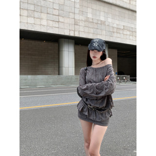 Dark gray drop shoulder long sleeved t-shirt for women in autumn, loose and slimming design, niche top, loose T-shirt