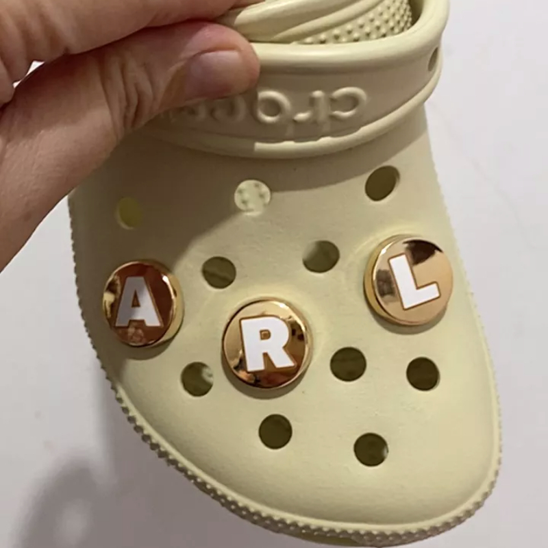 น่ารัก AZ ตัวอักษร croc อุปกรณ์เสริมตัวอักษร Jibits Charm Gold Jibbits คริสตัลตัวอักษร Jibitz Crocks