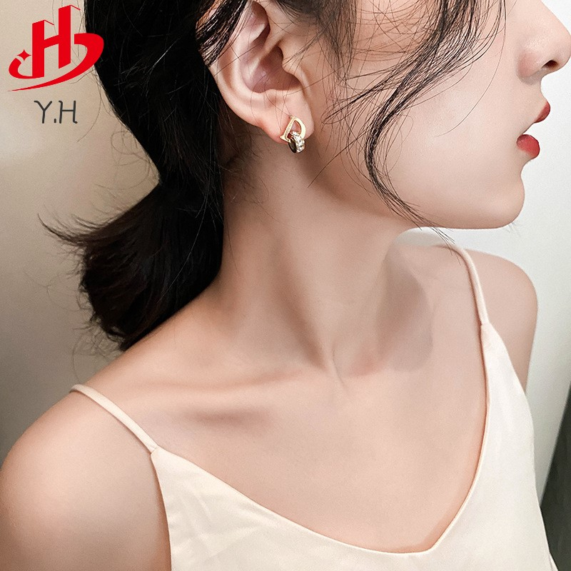 Y,H 316L ตัวอักษร D ต่างหูเพชร 18K ต่างหูสแตนเลส